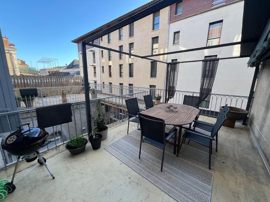 Coeur De Ville, Garage Prive Et Gratuit Avec Terrasse ! Cahors Exterior photo